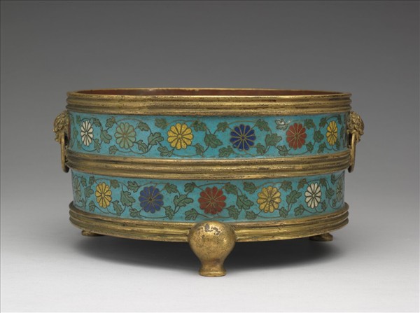 掐絲琺瑯花卉紋三足爐