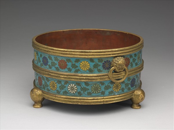 掐絲琺瑯花卉紋三足爐