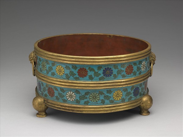 掐絲琺瑯花卉紋三足爐