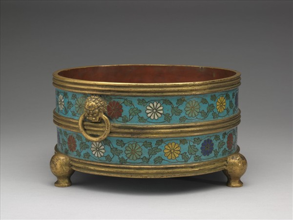 掐絲琺瑯花卉紋三足爐