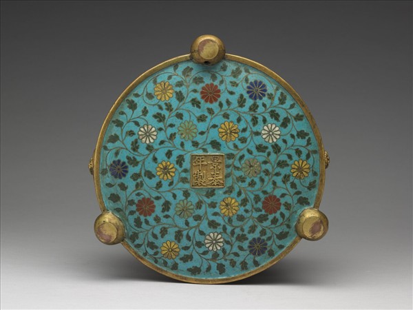 掐絲琺瑯花卉紋三足爐