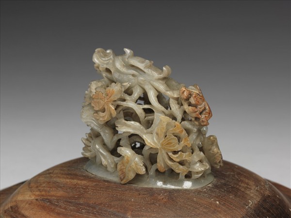 掐絲琺瑯花卉紋三足爐