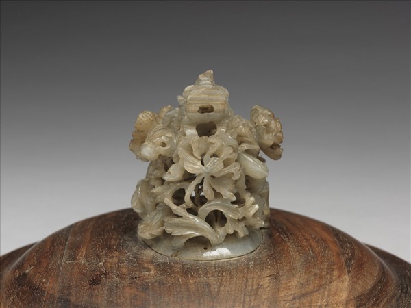 掐絲琺瑯花卉紋三足爐