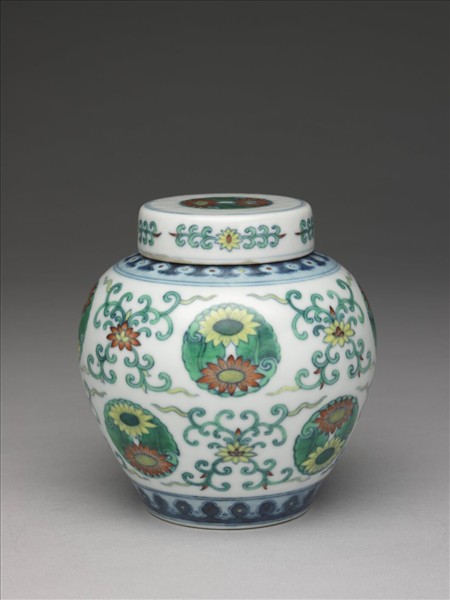 鬥彩菊花紋蓋罐