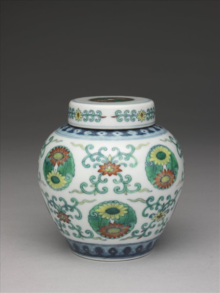 鬥彩菊花紋蓋罐