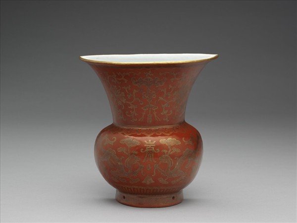 珊瑚紅地描金福壽長慶掛瓶