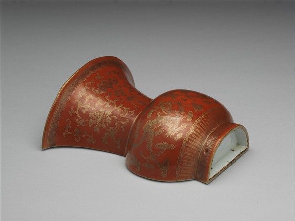 珊瑚紅地描金福壽長慶掛瓶