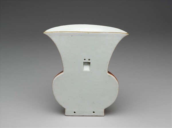 珊瑚紅地描金福壽長慶掛瓶