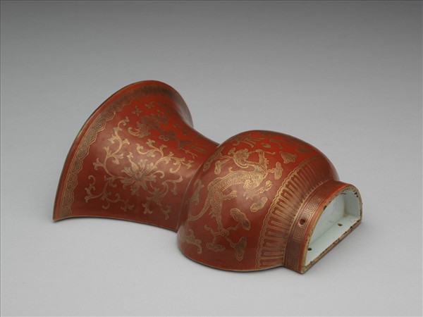 珊瑚紅地描金福壽長慶掛瓶