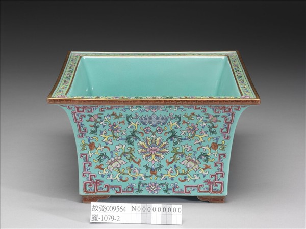 粉彩湖綠地番蓮福壽紋四方花盆