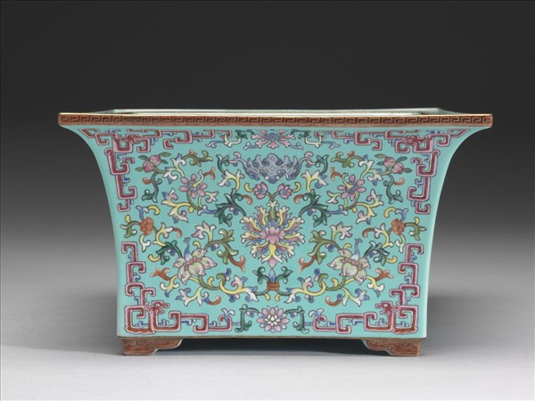 粉彩湖綠地番蓮福壽紋四方花盆