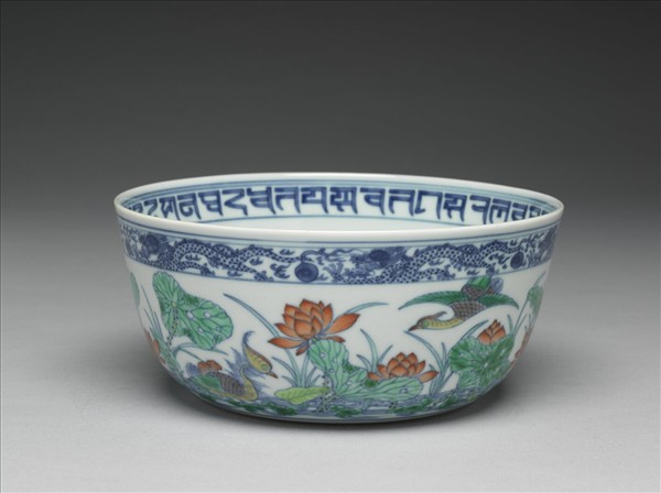 鬥彩蓮塘鴛鴦紋碗