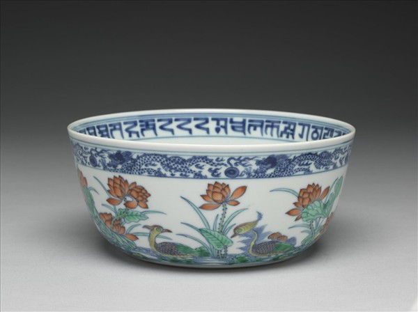 鬥彩蓮塘鴛鴦紋碗