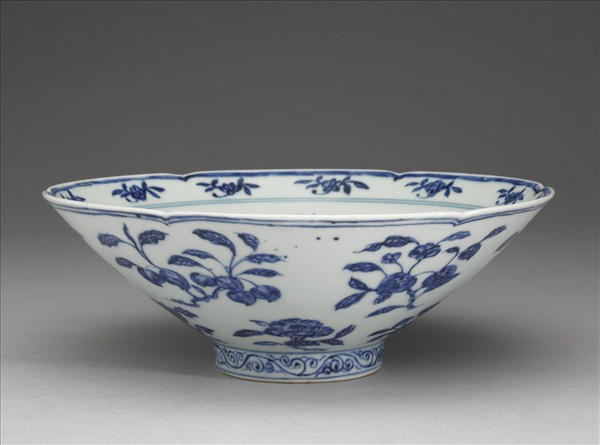青花花果紋葵口碗