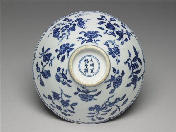 青花花果紋葵口碗