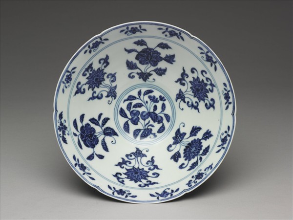 青花花果紋葵口碗