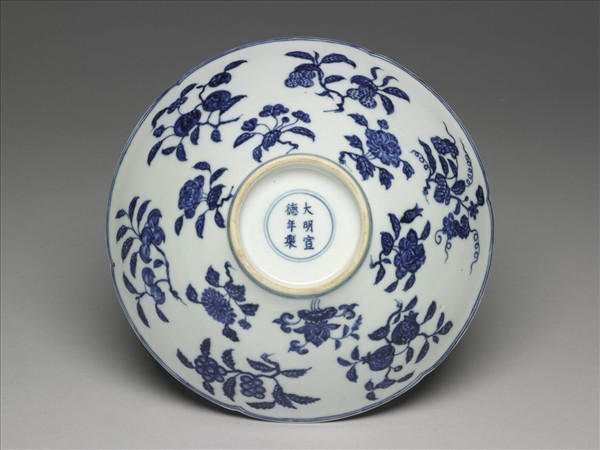 青花花果紋葵口碗