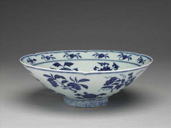 青花花果紋葵口碗