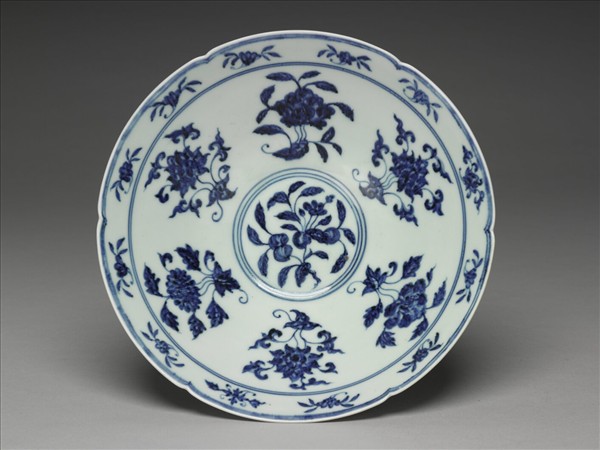 青花花果紋葵口碗