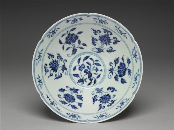 青花花果紋葵口碗