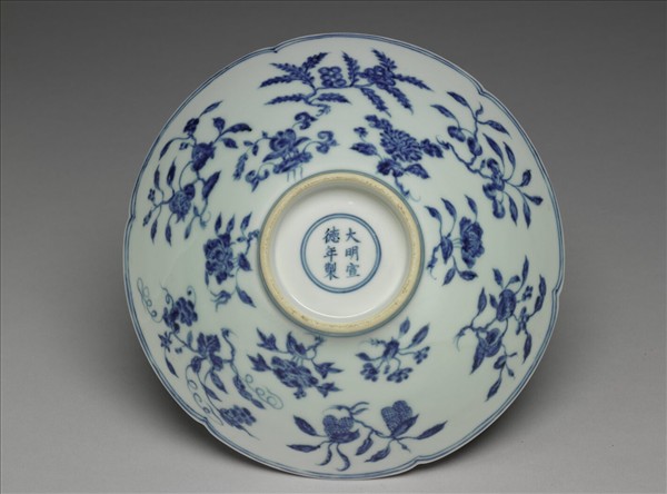 青花花果紋葵口碗