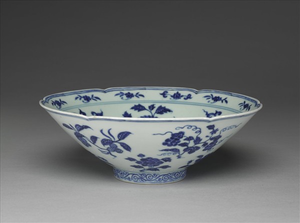 青花花果紋葵口碗
