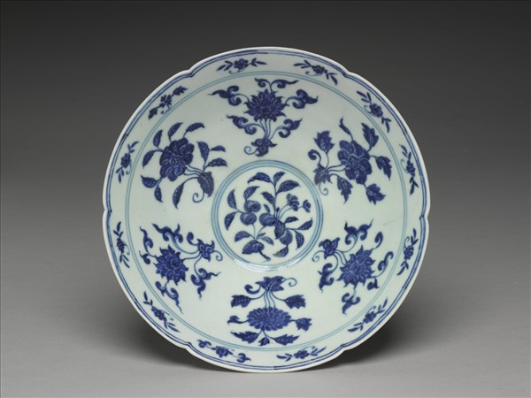 青花花果紋葵口碗