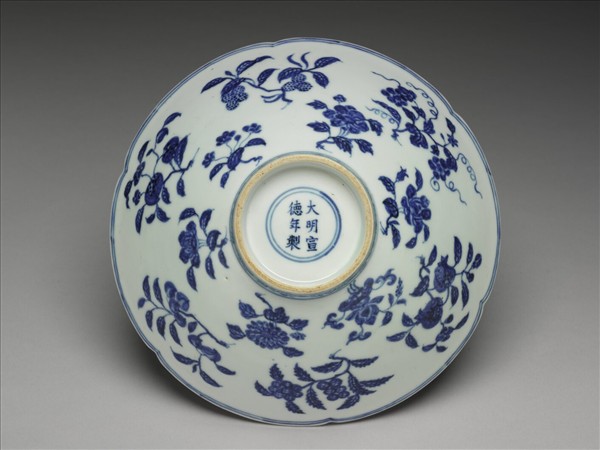 青花花果紋葵口碗