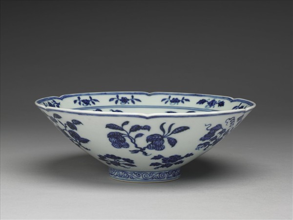 青花花果紋葵口碗