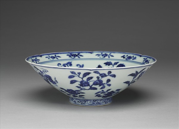 青花花果紋葵口碗