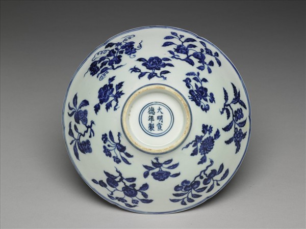 青花花果紋葵口碗