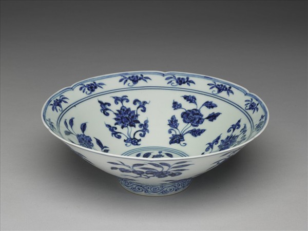 青花花果紋葵口碗