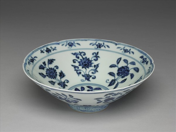 青花花果紋葵口碗