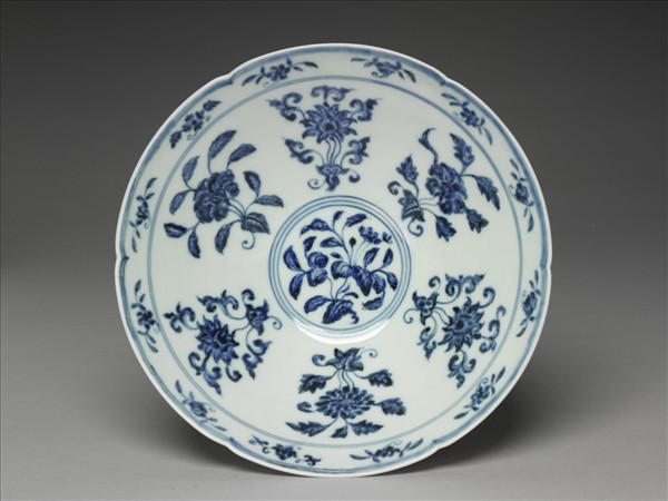 青花花果紋葵口碗
