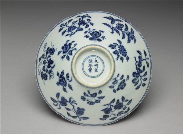 青花花果紋葵口碗