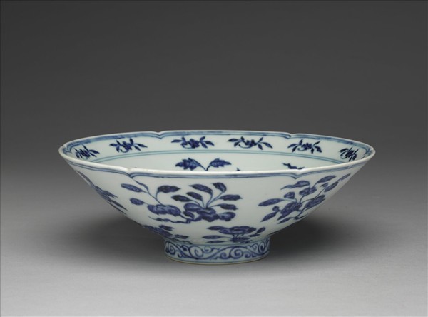 青花花果紋葵口碗