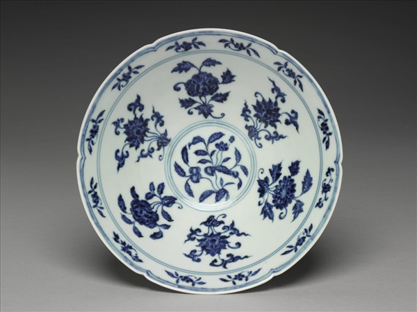 青花花果紋葵口碗