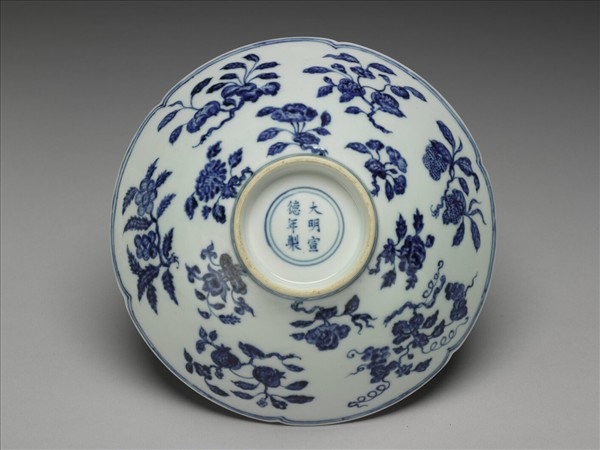 青花花果紋葵口碗