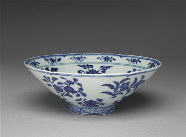 青花花果紋葵口碗