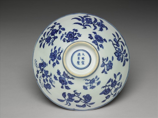 青花花果紋葵口碗