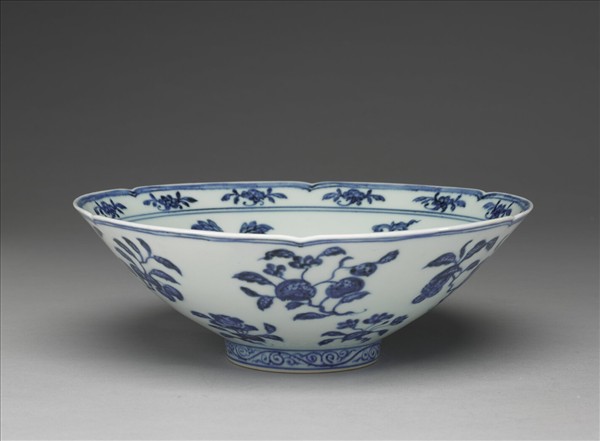 青花花果紋葵口碗