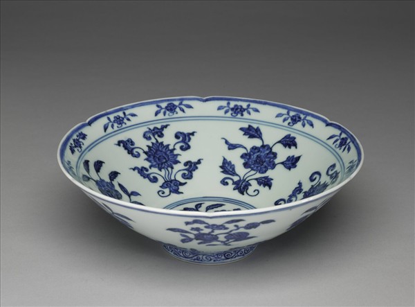 青花花果紋葵口碗
