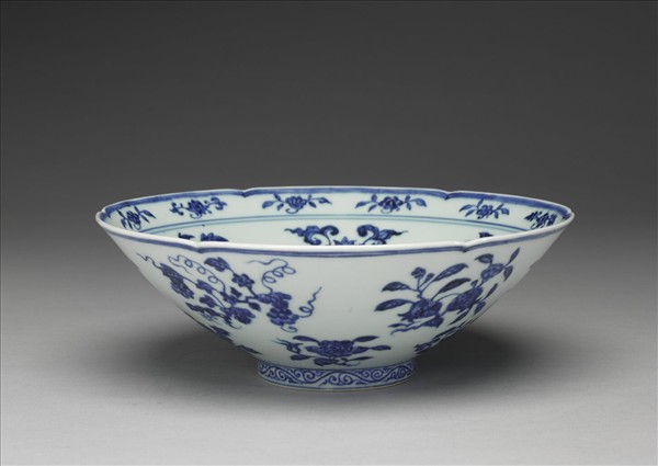 青花花果紋葵口碗