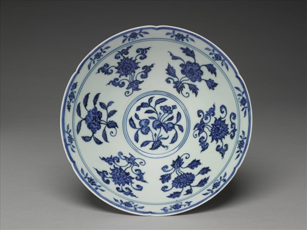 青花花果紋葵口碗