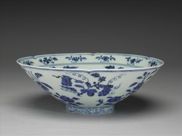 青花花果紋葵口碗