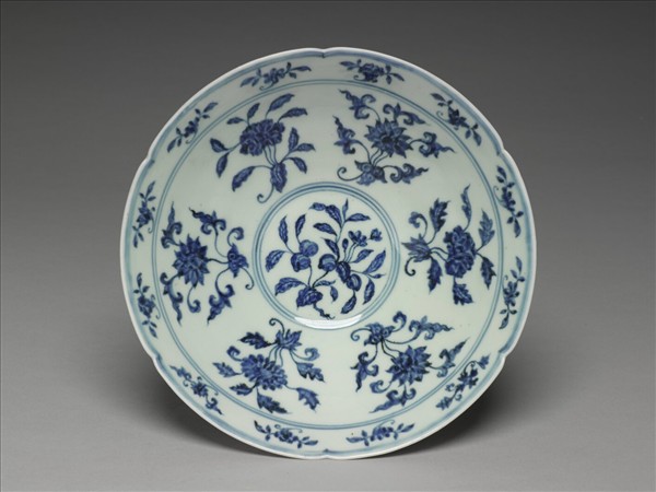 青花花果紋葵口碗