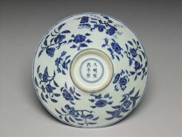 青花花果紋葵口碗