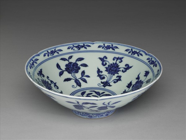 青花花果紋葵口碗