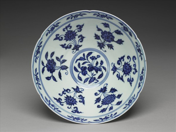 青花花果紋葵口碗