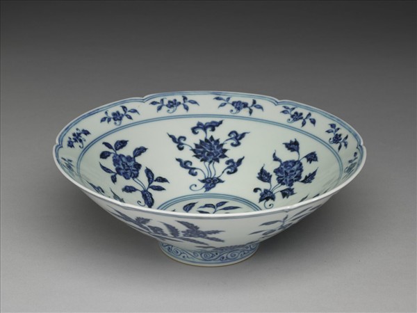 青花花果紋葵口碗